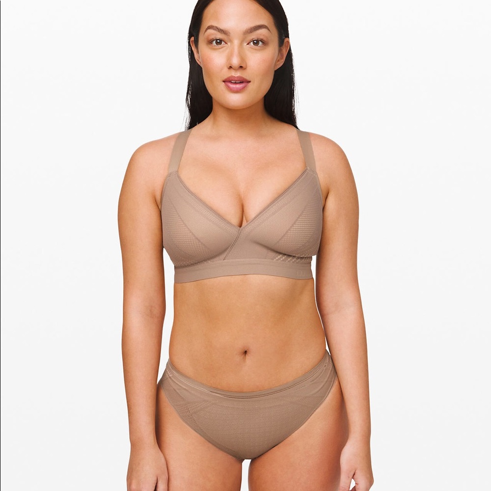 ❤️SALE ❤️NWT Lululemon Awake to Lace Bra